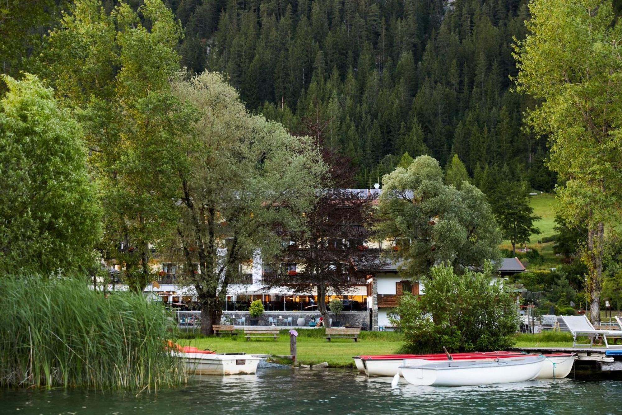 Lacus Hotel Am See Weissensee Exterior foto